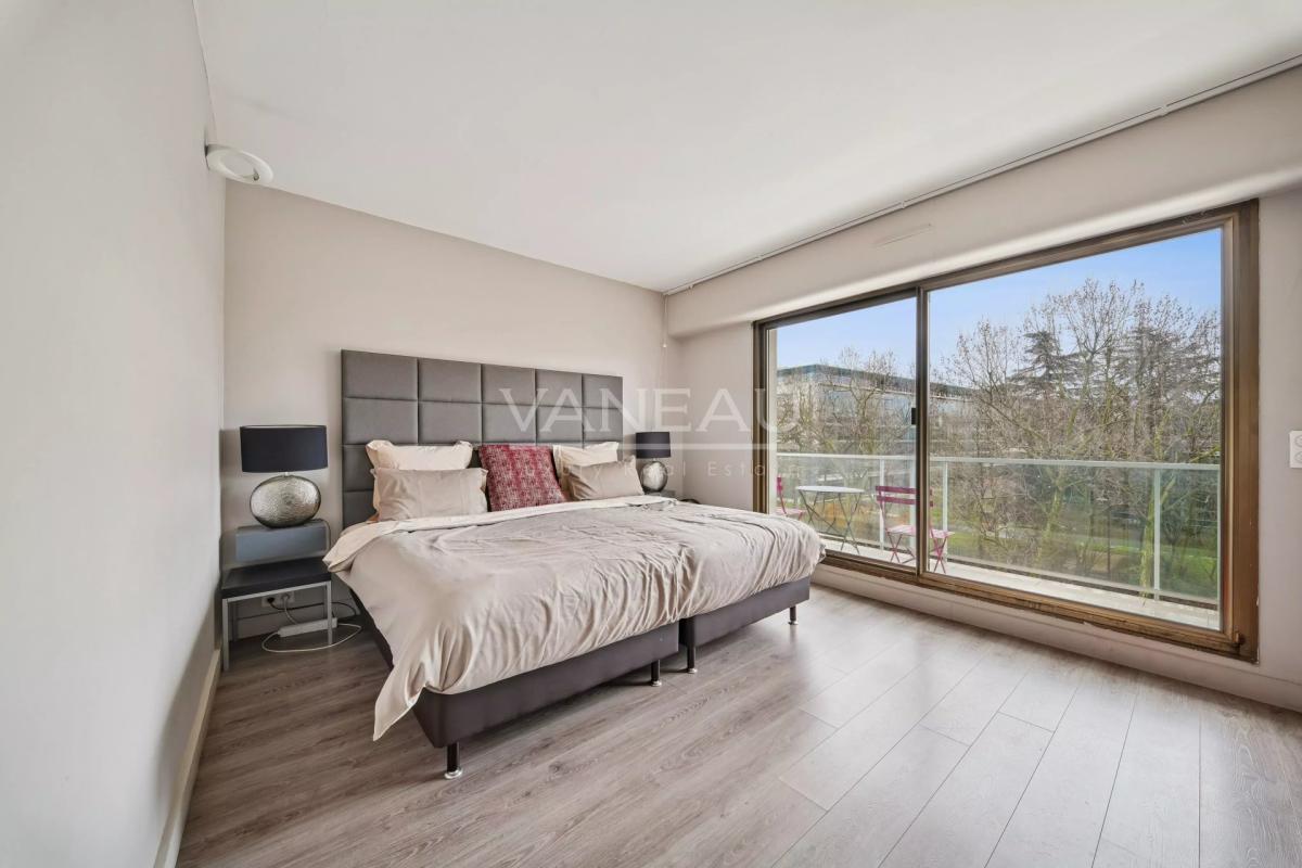 Neuilly - Château - Appartement familial avec balcon-terrasses