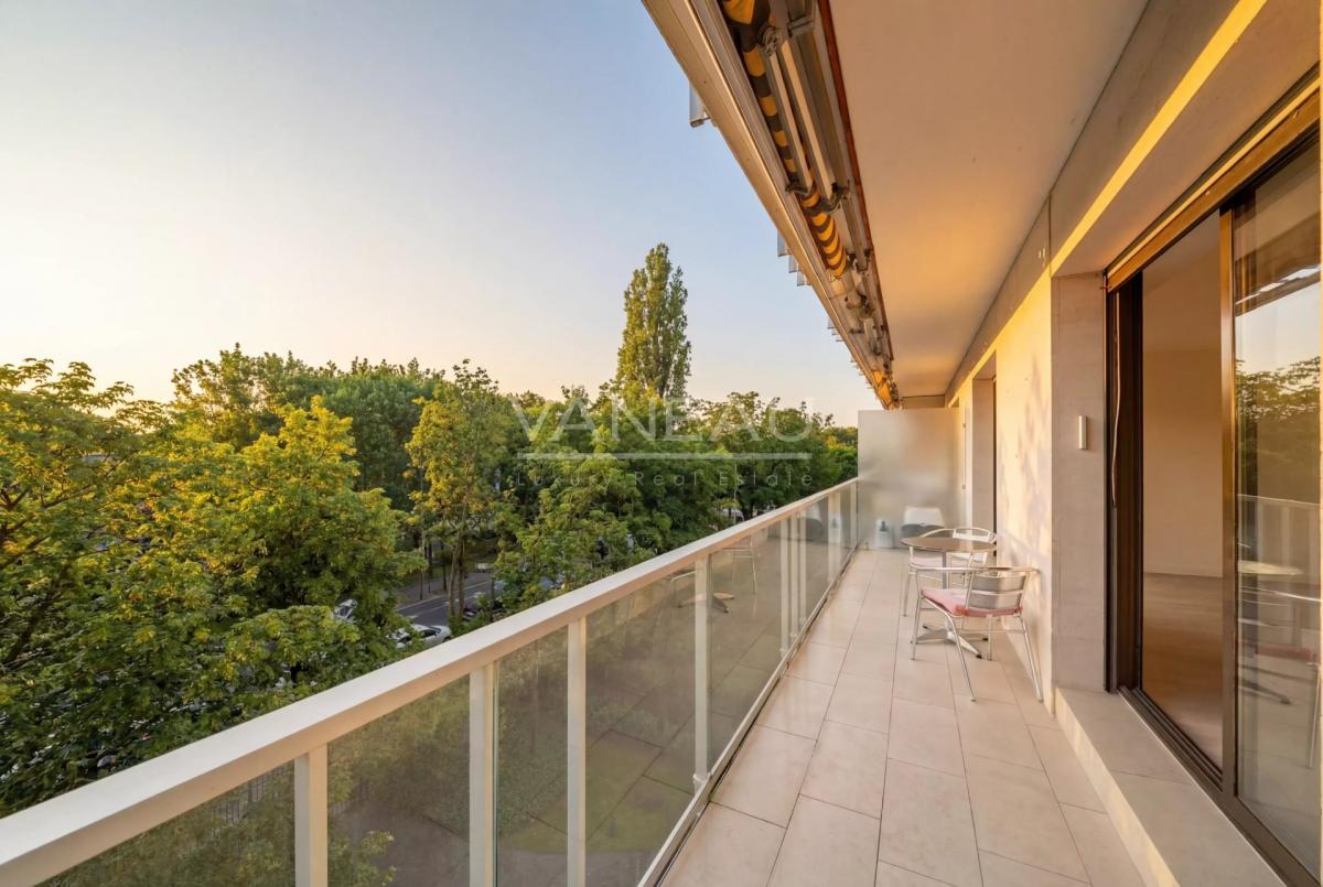 Neuilly - Château - Appartement familial avec balcon-terrasses