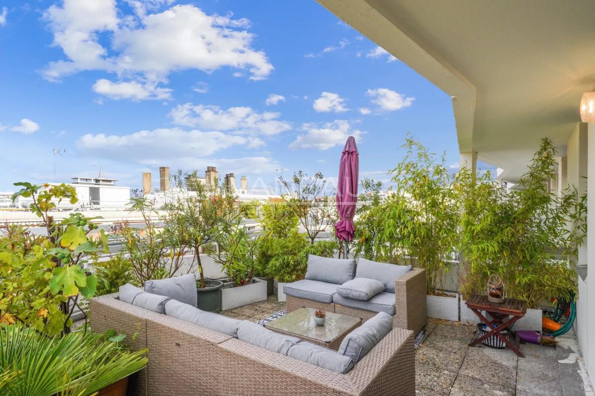 Exclusivité - Paris XVIIIe - Studio avec Terrasse vue Montmartre