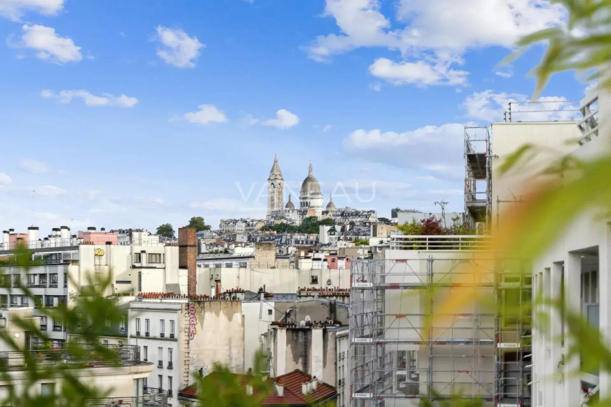 Exclusivité - Paris XVIIIe - Studio avec Terrasse vue Montmartre