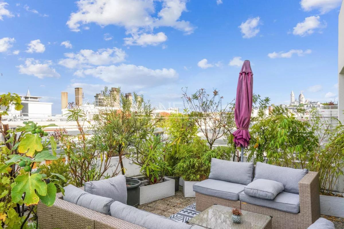 Exclusivité - Paris XVIIIe - Studio avec Terrasse vue Montmartre