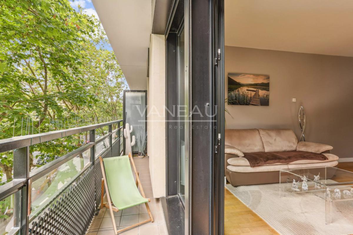 Deux pièces avec balcon exposé sud - immeuble moderne