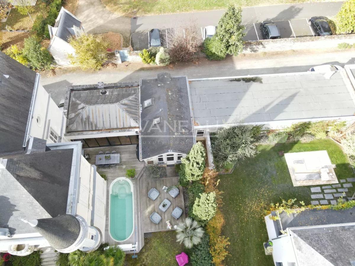 Somptueux Manoir rénové au coeur d' Angers avec piscine