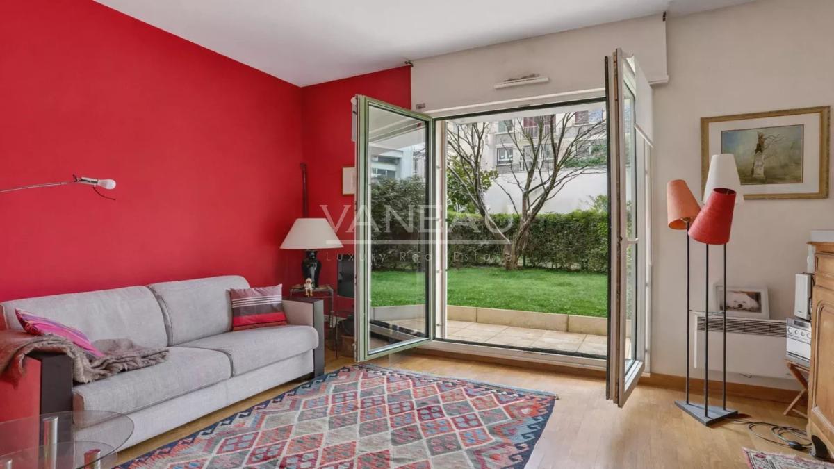 Deux pièces avec terrasse-jardin au calme