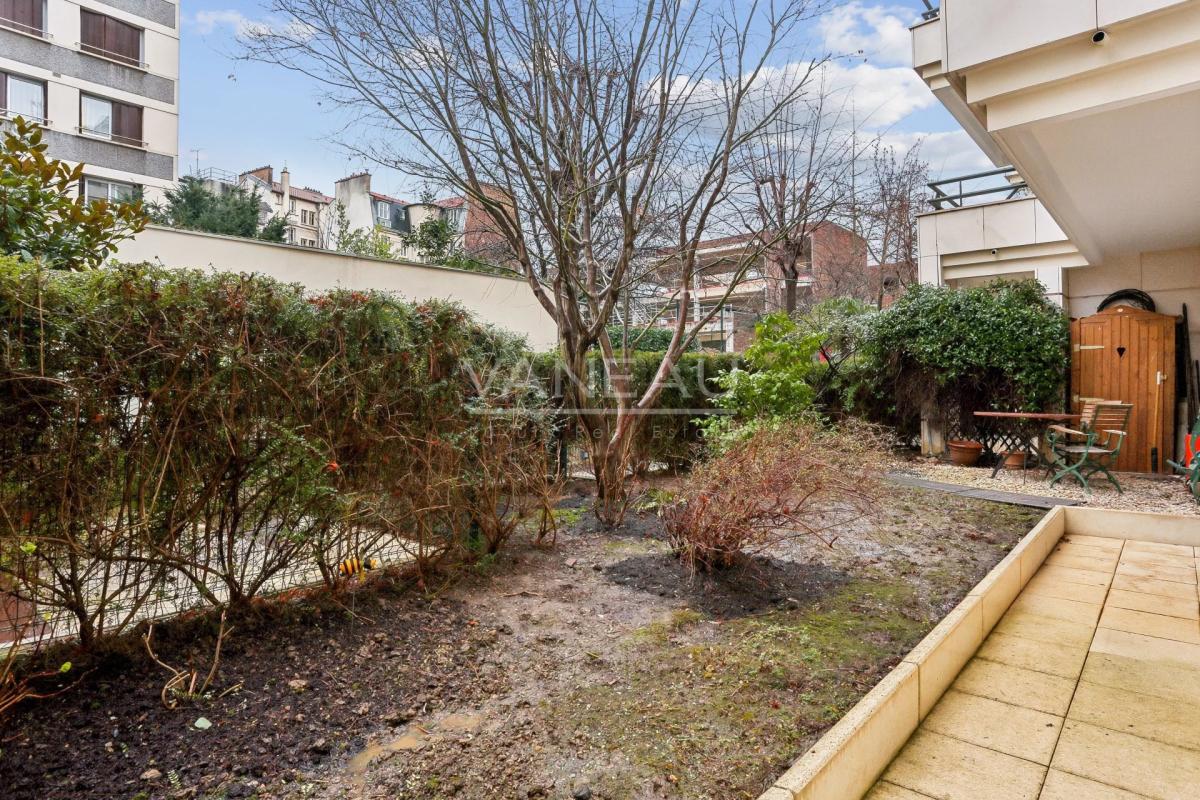 Deux pièces avec terrasse-jardin au calme