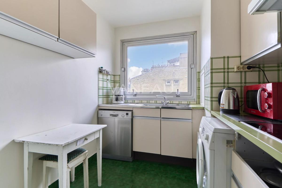 PARIS XVe - Appartement trois pièces très confortable avec balcons - Large parking inclus