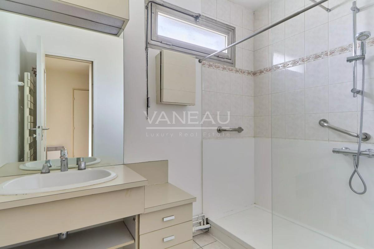 PARIS XVe - Appartement trois pièces très confortable avec balcons - Large parking inclus