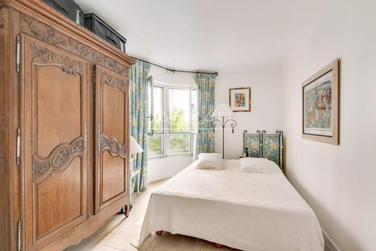 PARIS XVe - Square Necker appartement au calme