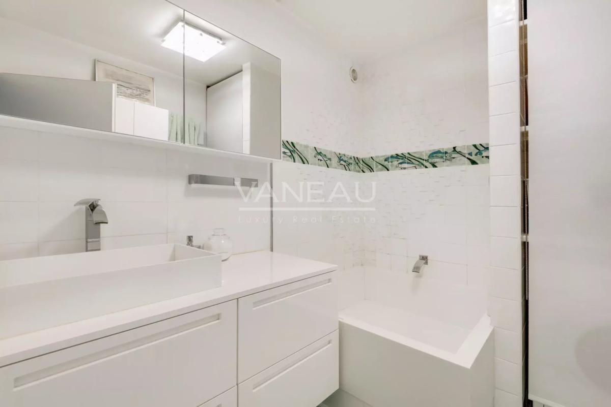 PARIS XVe - Square Necker appartement au calme