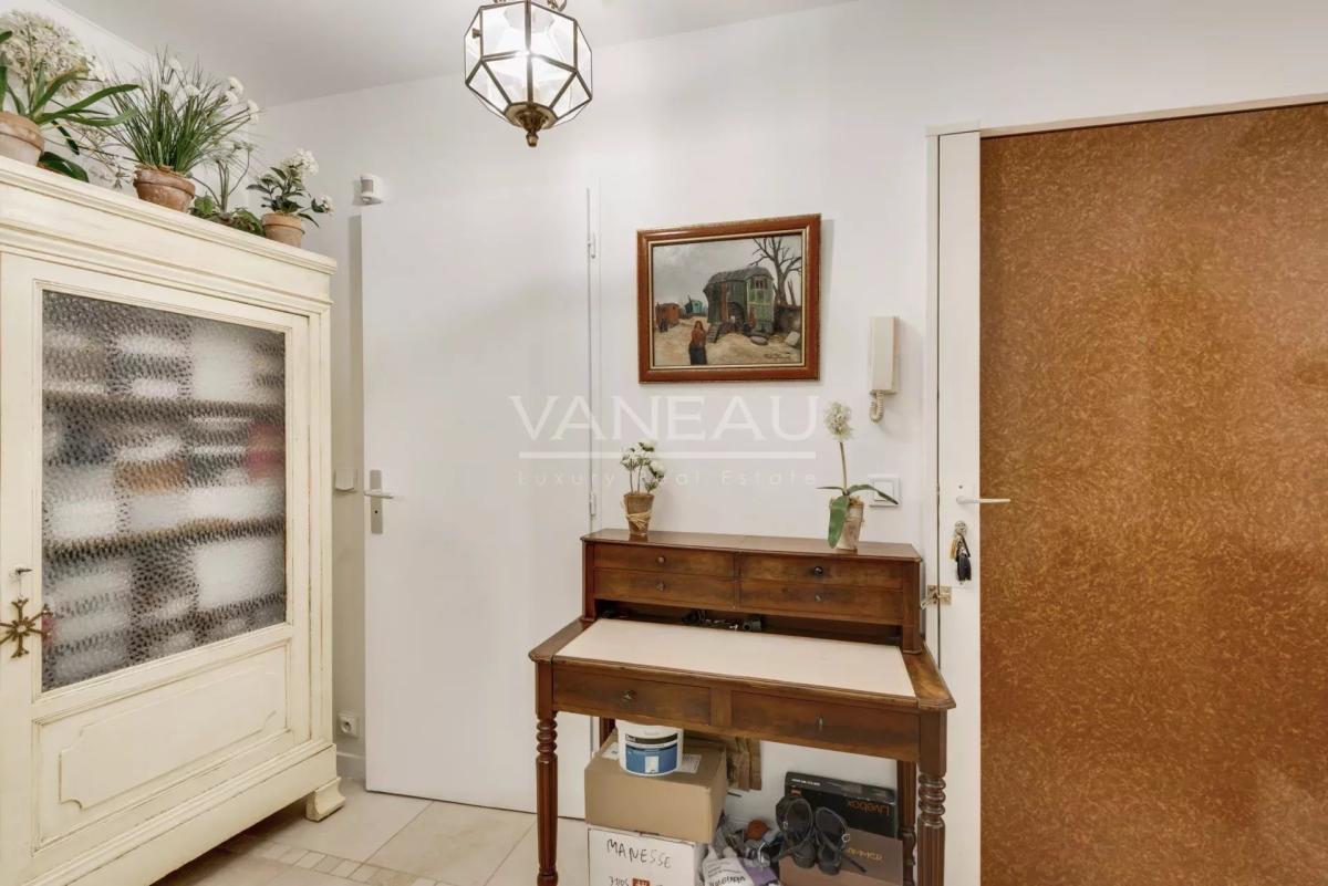 PARIS XVe - Square Necker appartement au calme