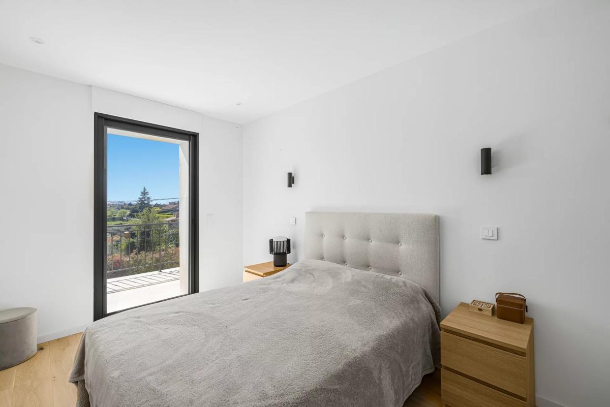 Chateauneuf Villa contemporaine rénovée à vendre