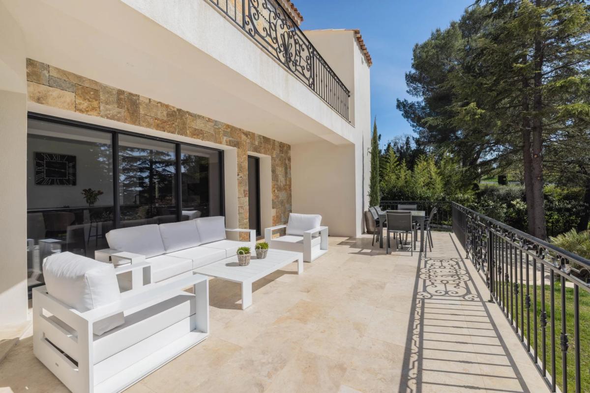 Chateauneuf Villa contemporaine rénovée à vendre