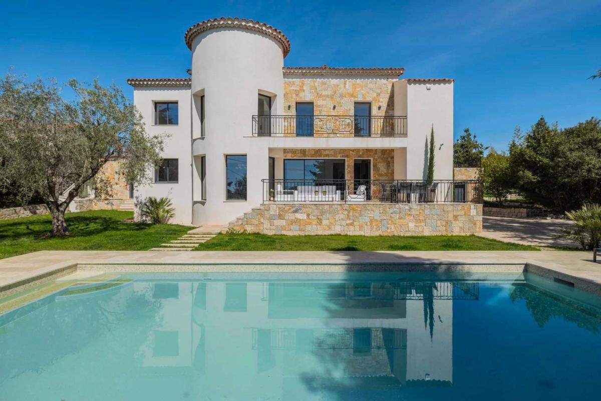 Chateauneuf Villa contemporaine rénovée à vendre