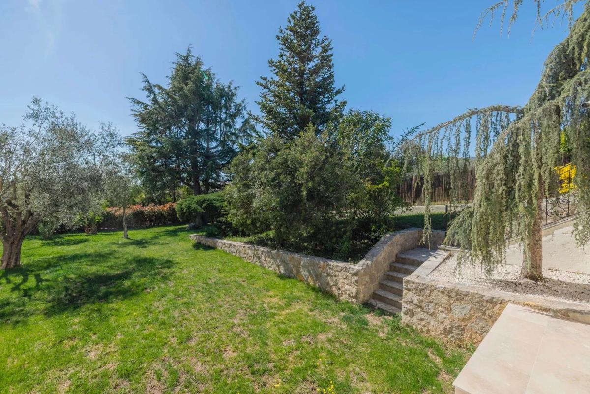 Chateauneuf Villa contemporaine rénovée à vendre