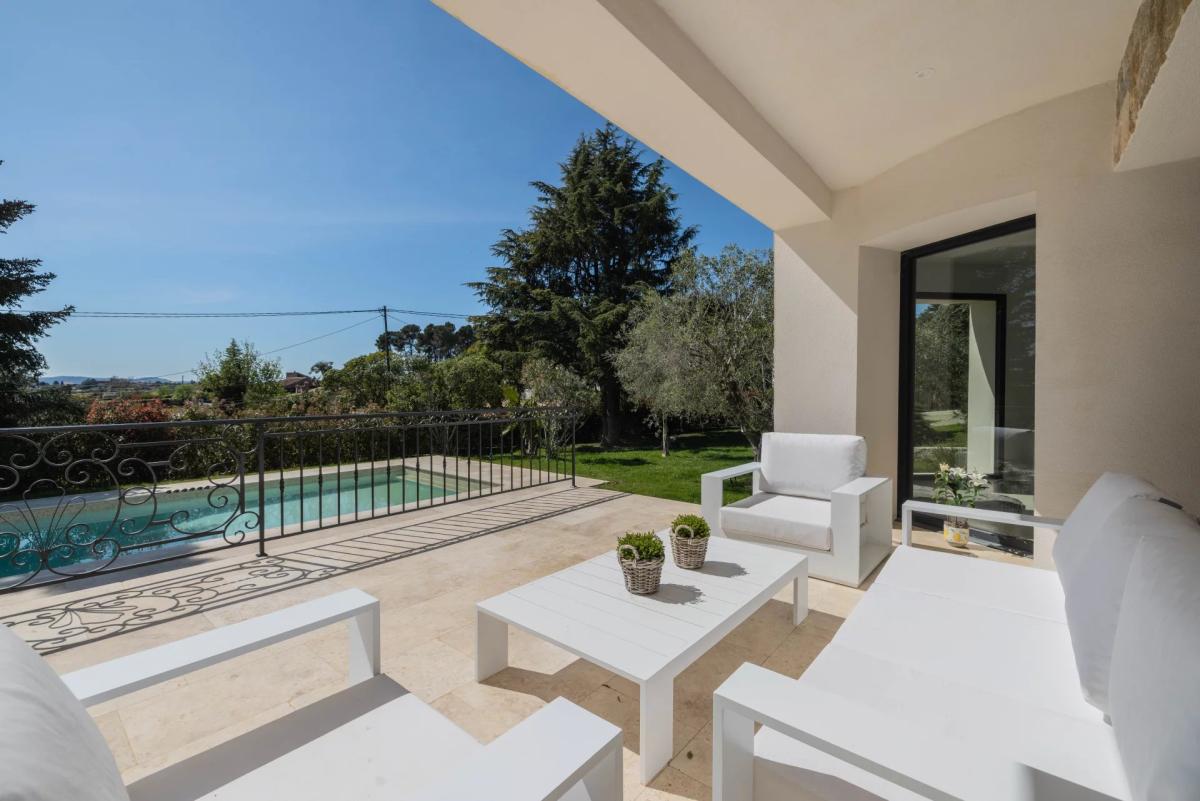 Chateauneuf Villa contemporaine rénovée à vendre