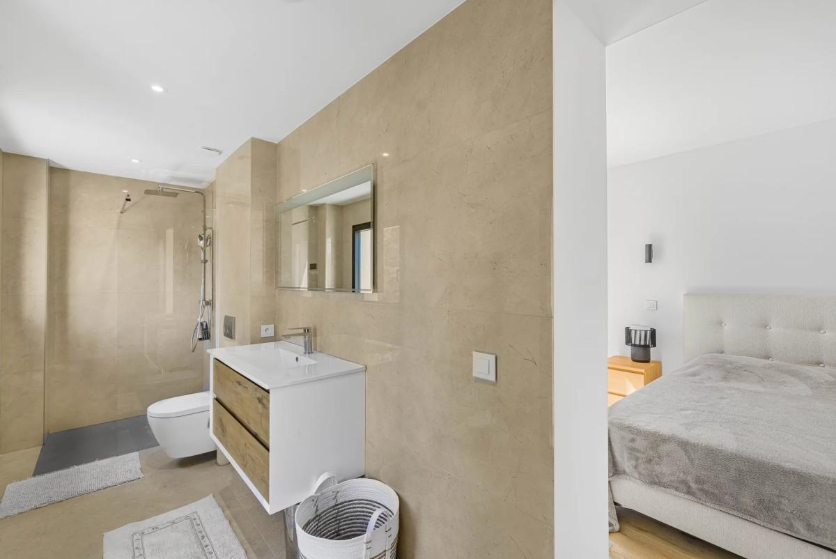 Chateauneuf Villa contemporaine rénovée à vendre