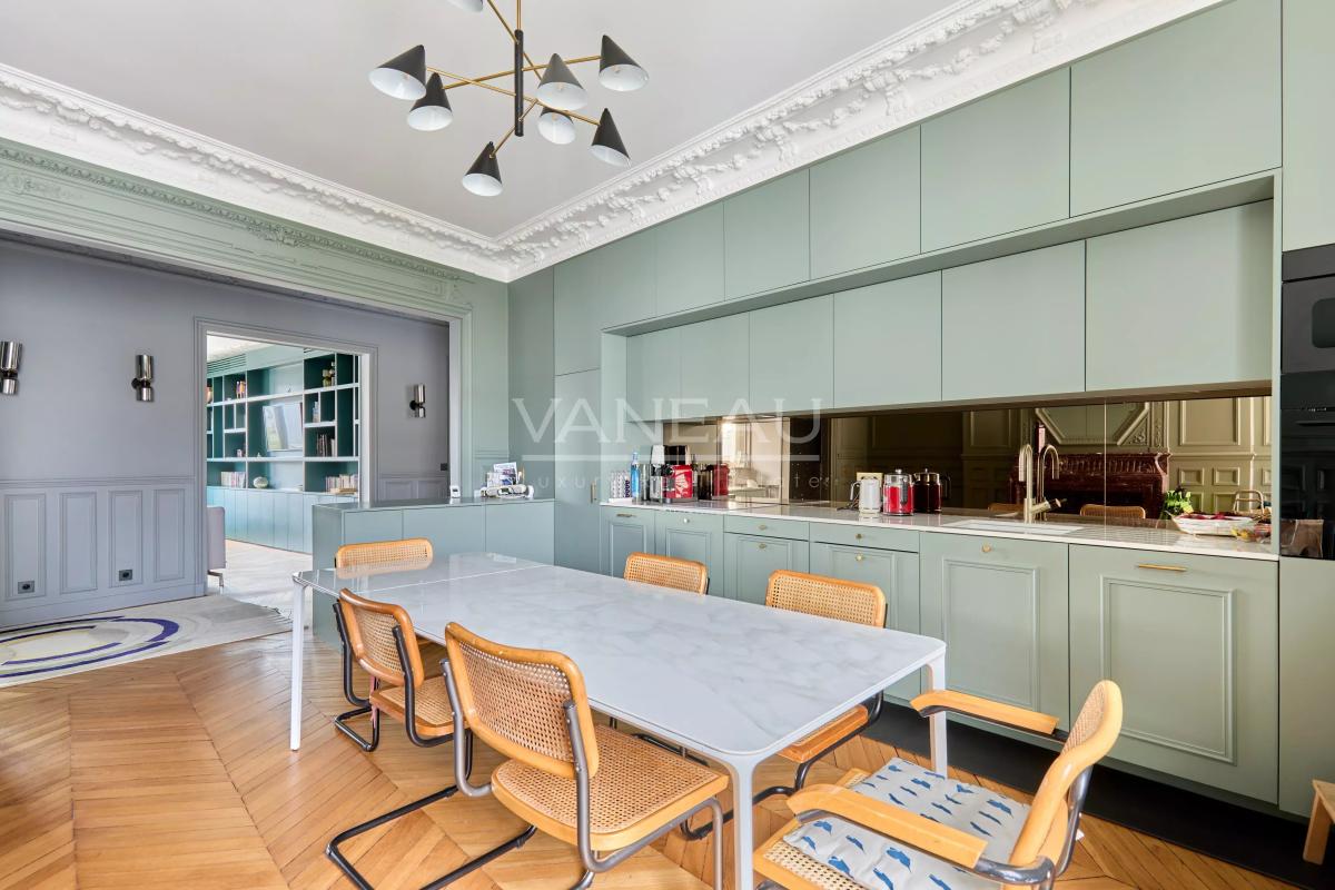 Paris XIVe - Petit Montrouge - Appartement familial de 168 m² - 3/4 Chambres - Accès jardin privatif de 650 m²