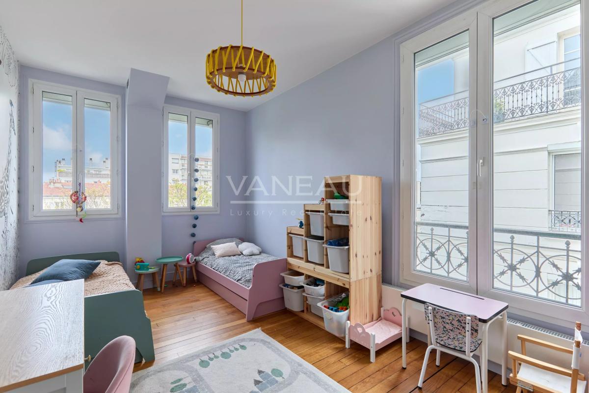Paris XIVe - Petit Montrouge - Appartement familial de 168 m² - 3/4 Chambres - Accès jardin privatif de 650 m²
