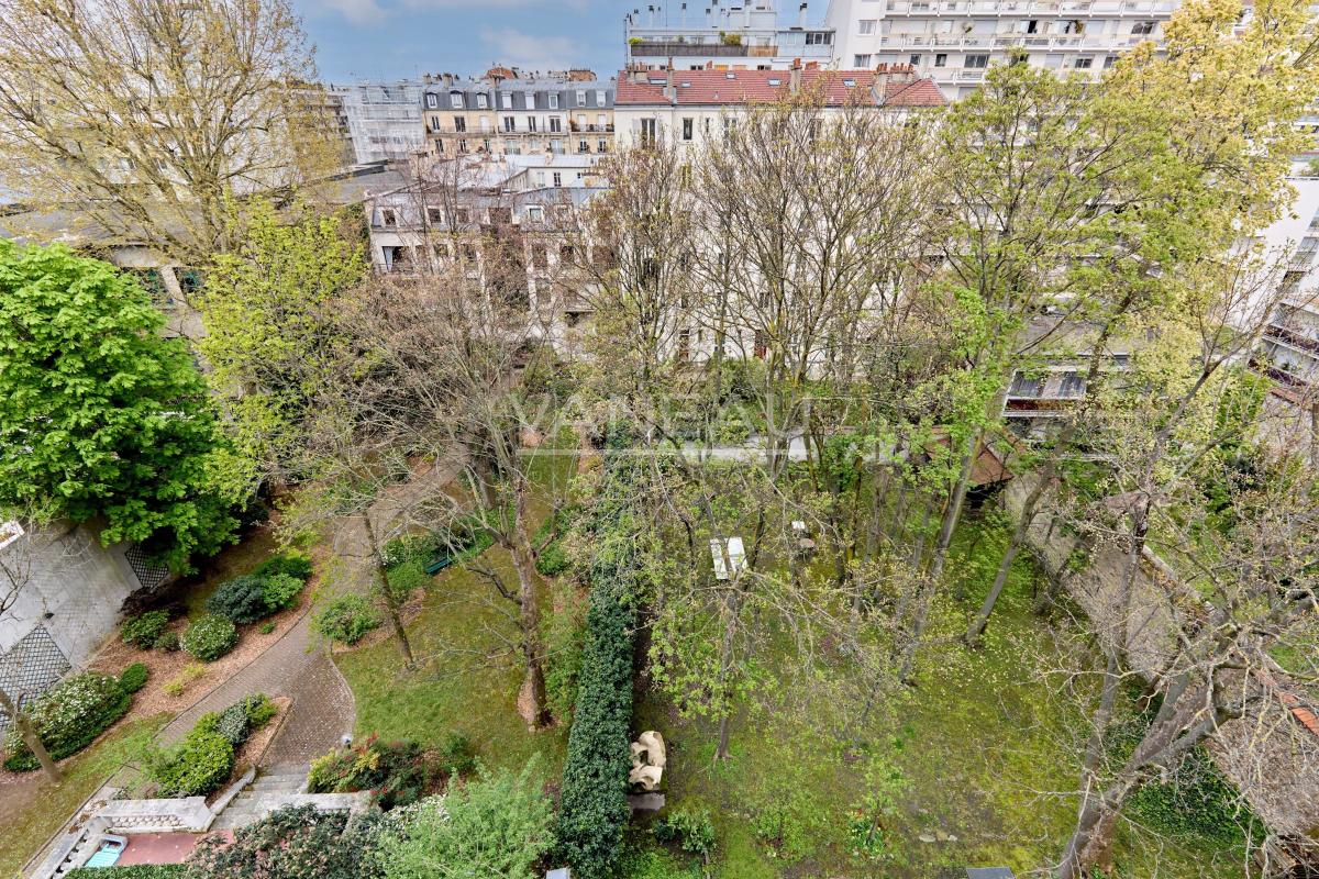 Paris XIVe - Petit Montrouge - Appartement familial de 168 m² - 3/4 Chambres - Accès jardin privatif de 650 m²