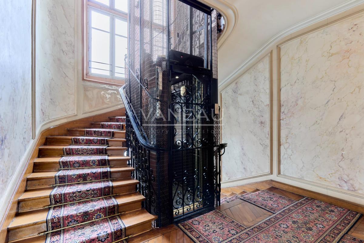 Paris XIVe - Petit Montrouge - Appartement familial de 168 m² - 3/4 Chambres - Accès jardin privatif de 650 m²