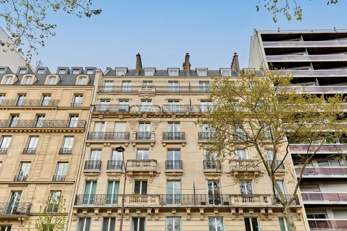 Paris XIVe - Petit Montrouge - Appartement familial de 168 m² - 3/4 Chambres - Accès jardin privatif de 650 m²