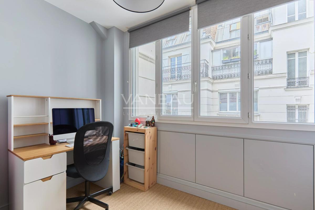 Paris XIVe - Petit Montrouge - Appartement familial de 168 m² - 3/4 Chambres - Accès jardin privatif de 650 m²