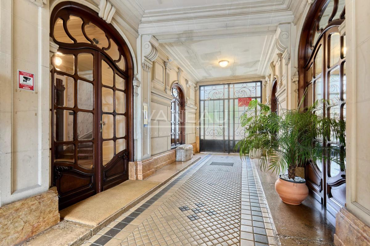 Paris XIVe - Petit Montrouge - Appartement familial de 168 m² - 3/4 Chambres - Accès jardin privatif de 650 m²