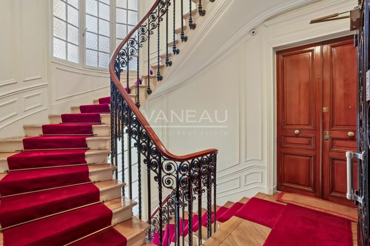 Paris XVIe - Porte Dauphine - Appartement familial entièrement r