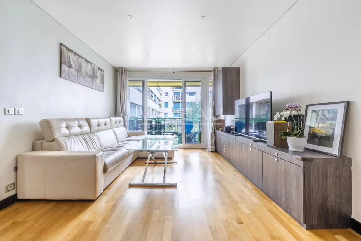 PARIS XVIIe - Rue des Acacias - Trois pièces avec balcon