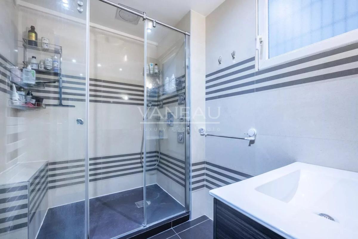 PARIS XVIIe - Rue des Acacias - Trois pièces avec balcon