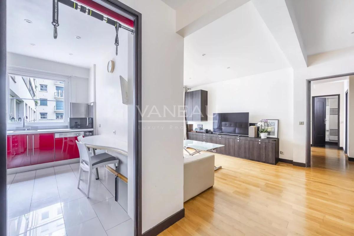 PARIS XVIIe - Rue des Acacias - Trois pièces avec balcon