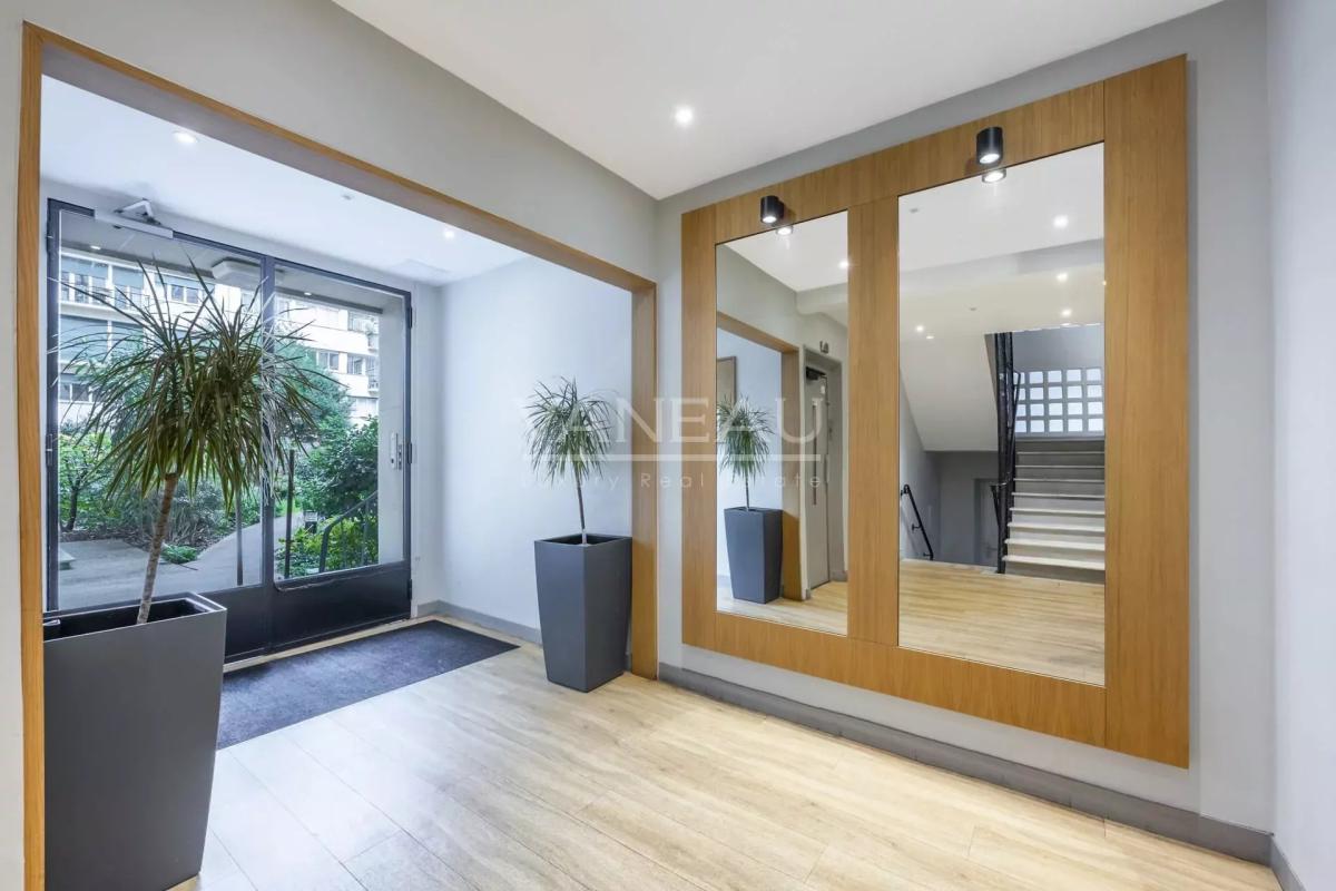 PARIS XVIIe - Rue des Acacias - Trois pièces avec balcon