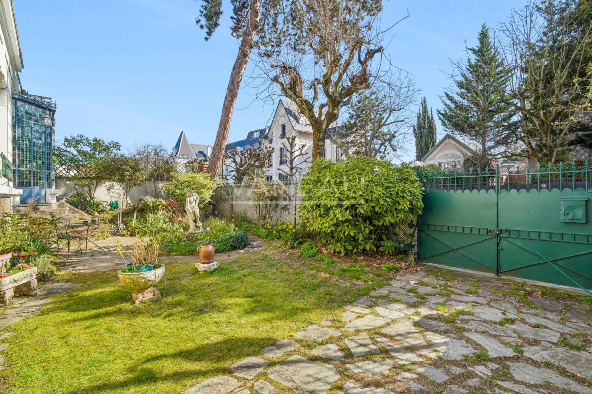 ASNIERES SUR SEINE - Hôtel particulier avec jardin
