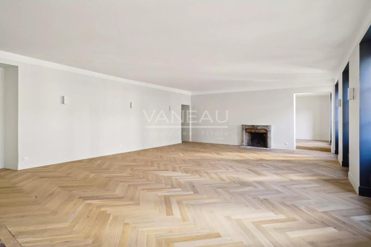 PARIS VIIIe - Proche Place Beauvau