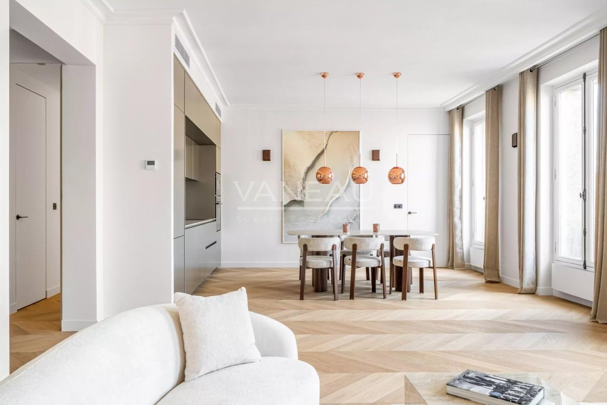 PARIS VII - Superbe appartement avec vue Tour Eiffel