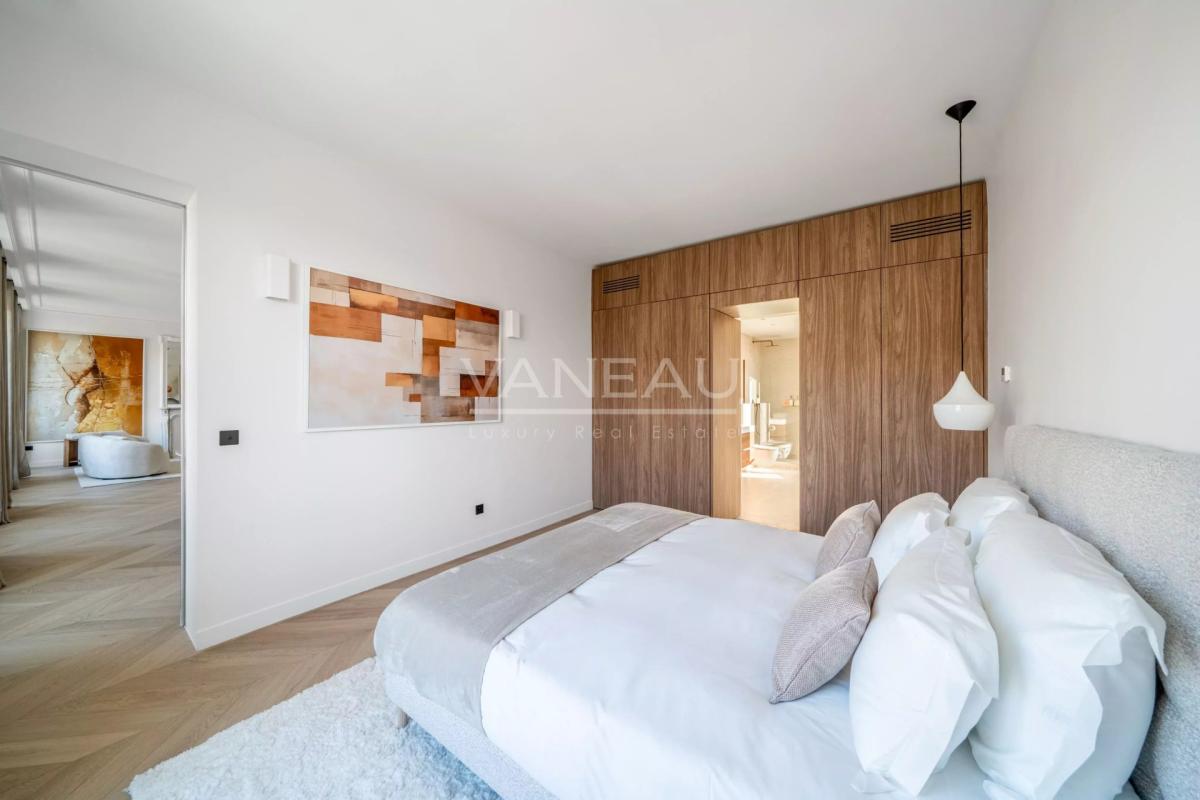 PARIS VII - Superbe appartement avec vue Tour Eiffel