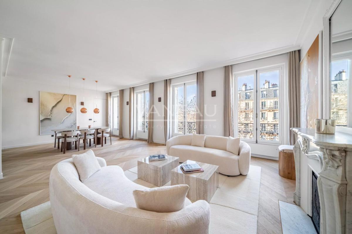 PARIS VII - Superbe appartement avec vue Tour Eiffel