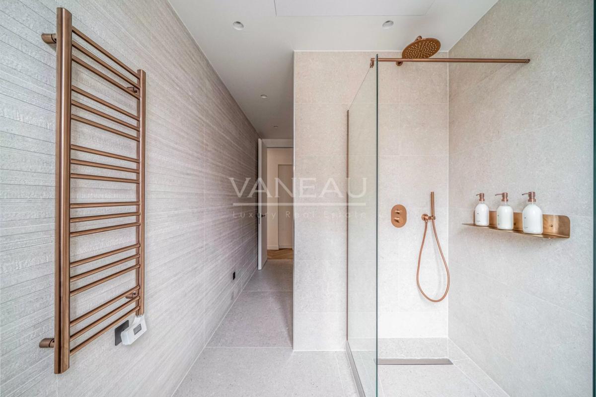 PARIS VII - Superbe appartement avec vue Tour Eiffel