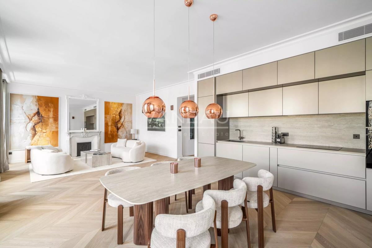 PARIS VII - Superbe appartement avec vue Tour Eiffel