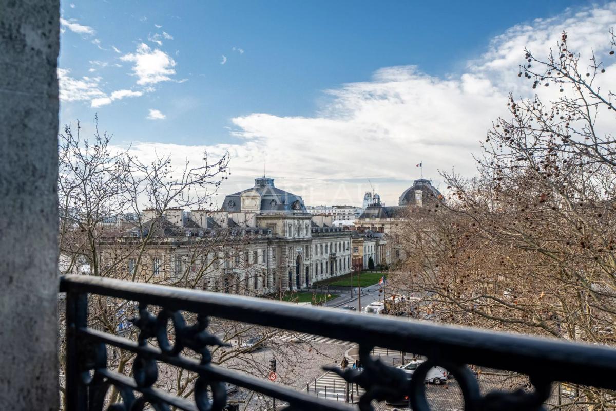 PARIS VII - Superbe appartement avec vue Tour Eiffel