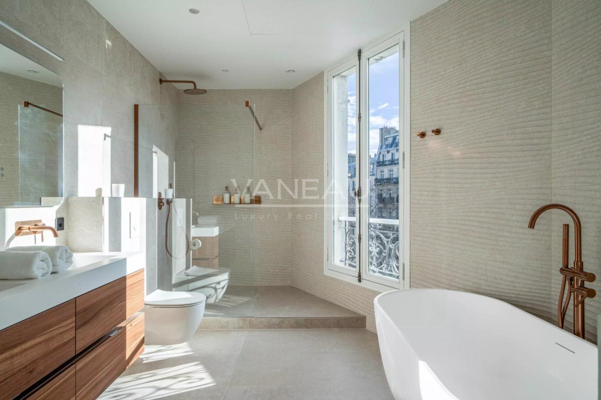 PARIS VII - Superbe appartement avec vue Tour Eiffel