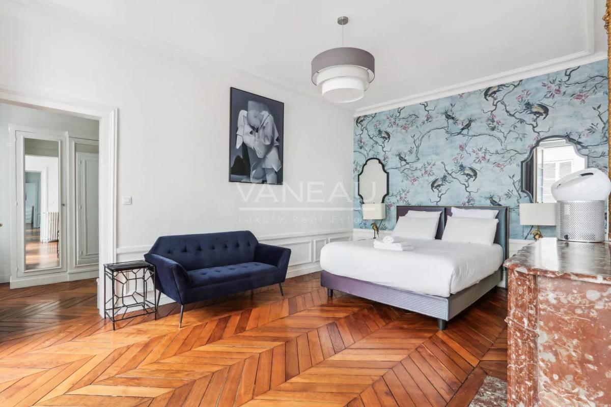 Paris VIIe - Rue de Bourgogne - Appartement familial et d'except