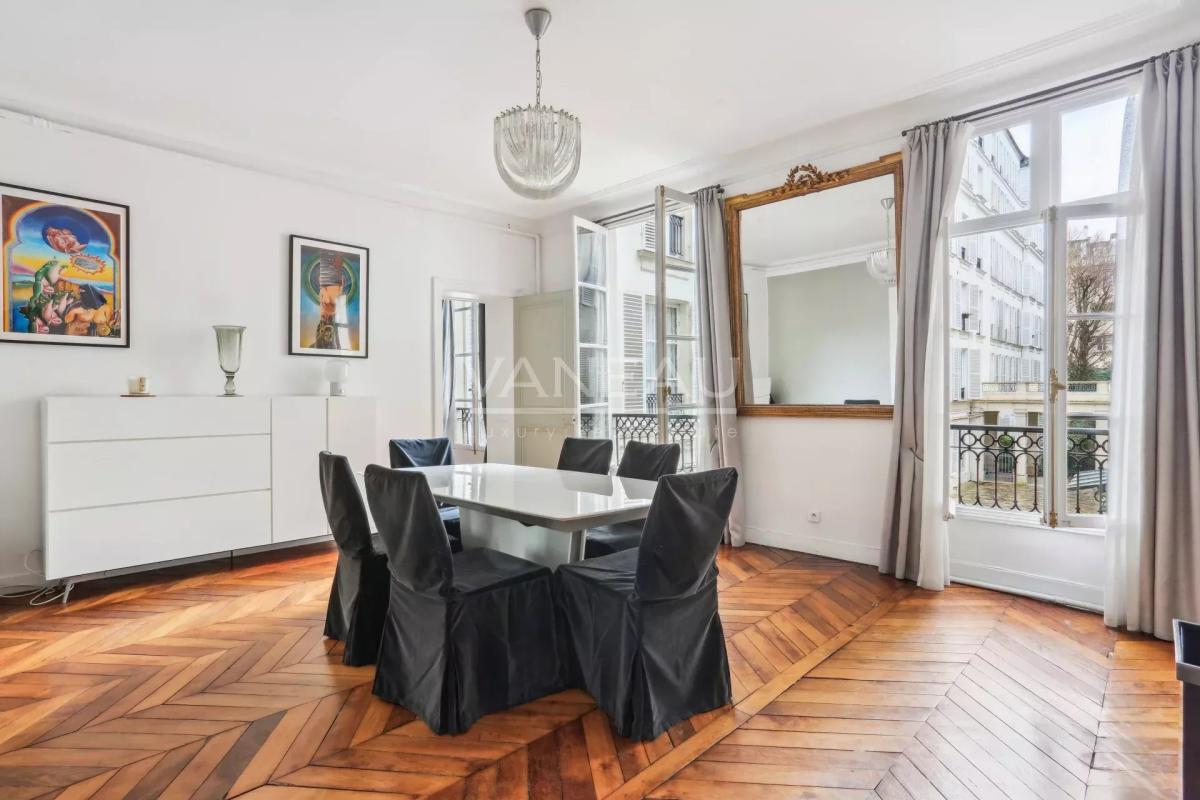 Paris VIIe - Rue de Bourgogne - Appartement familial et d'except