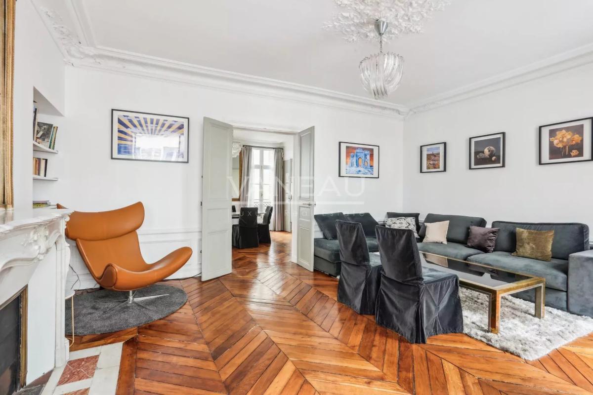 Paris VIIe - Rue de Bourgogne - Appartement familial et d'except