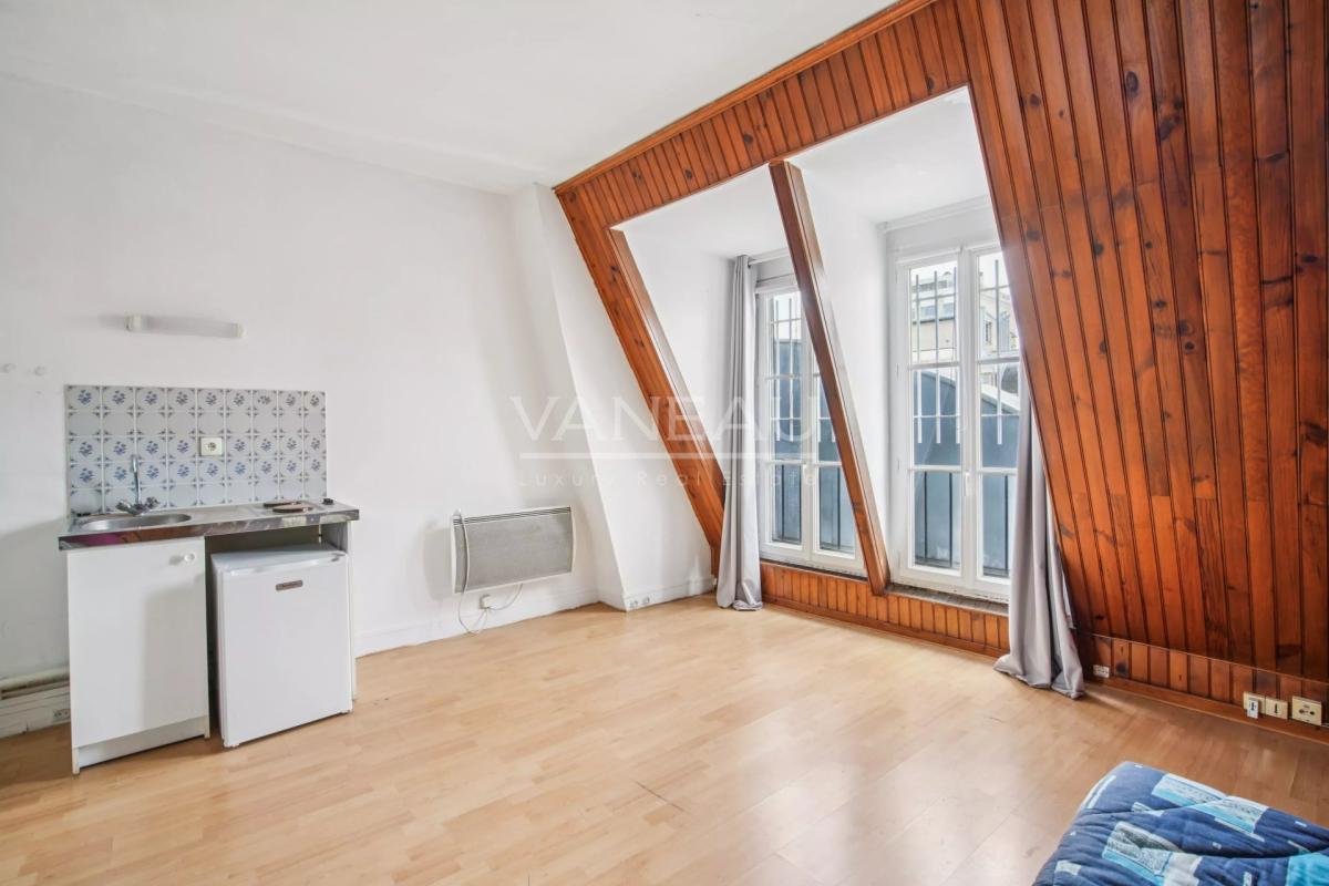 PARIS XVe - Adolphe Cherioux - Studio en dernier étage