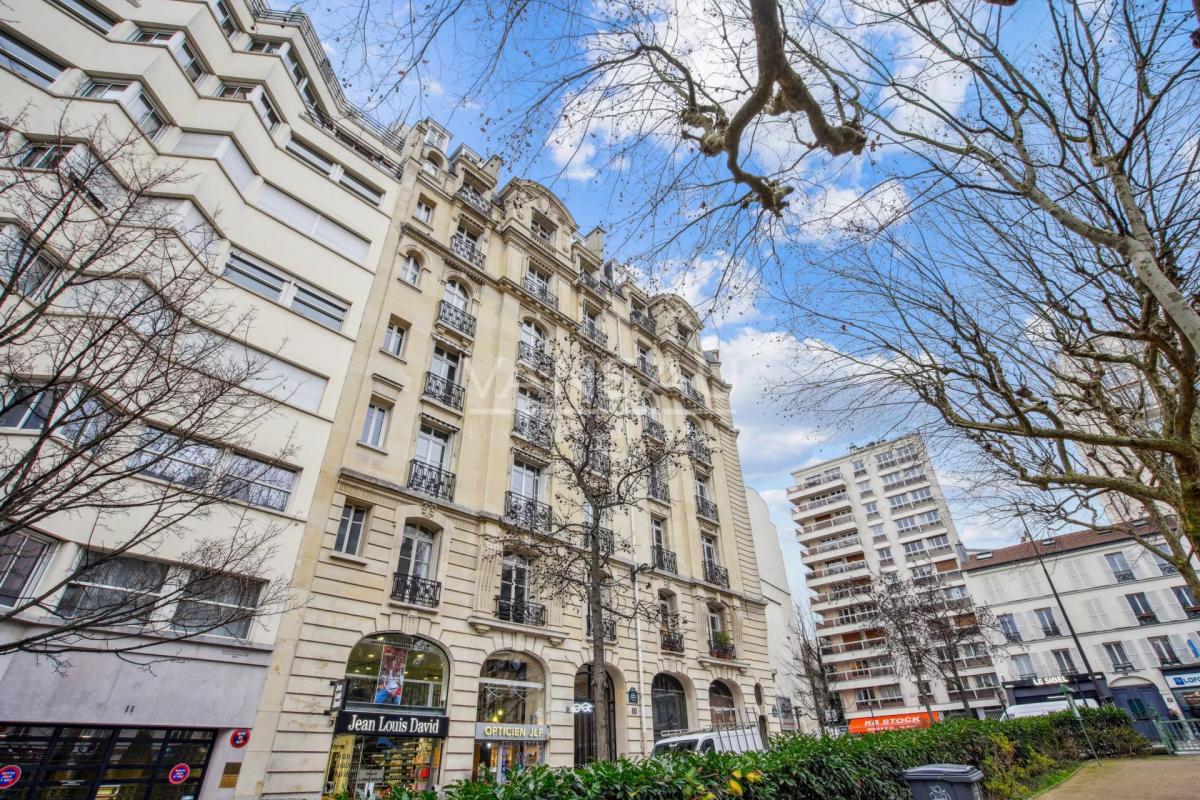 PARIS XVe - Adolphe Cherioux - Studio en dernier étage