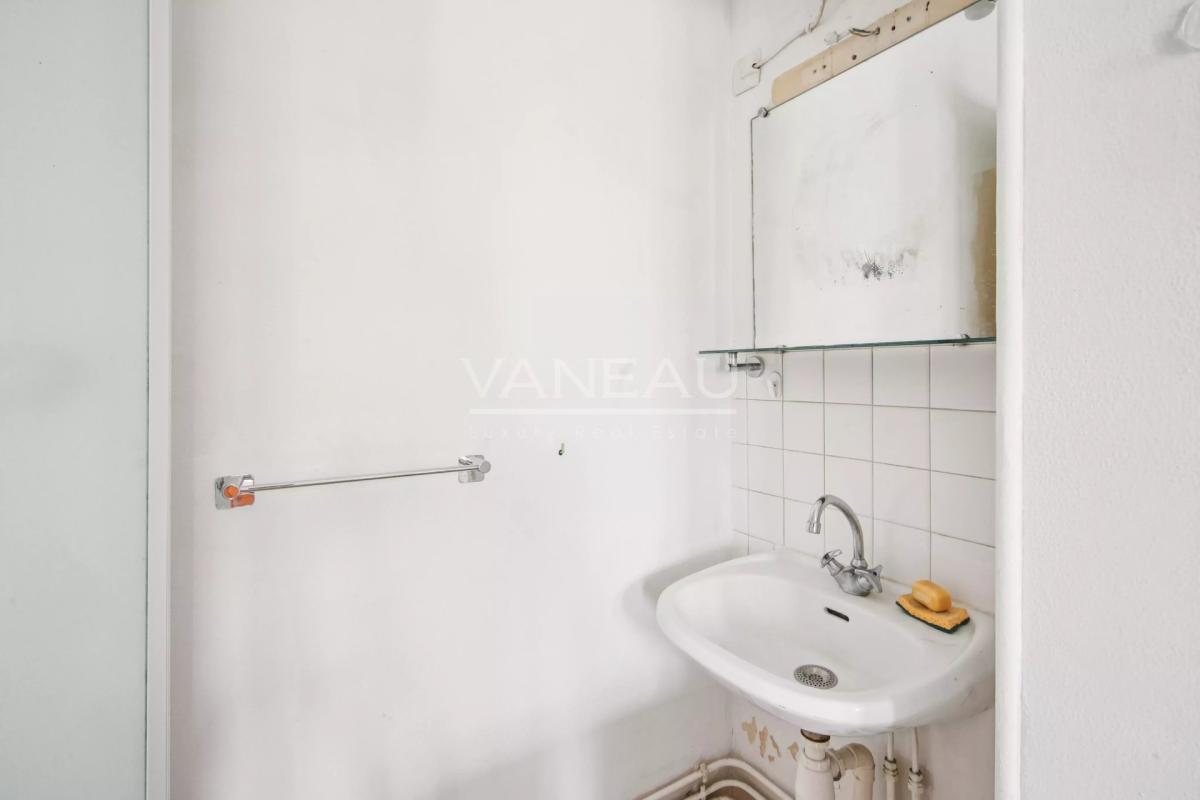 PARIS XVe - Adolphe Cherioux - Studio en dernier étage