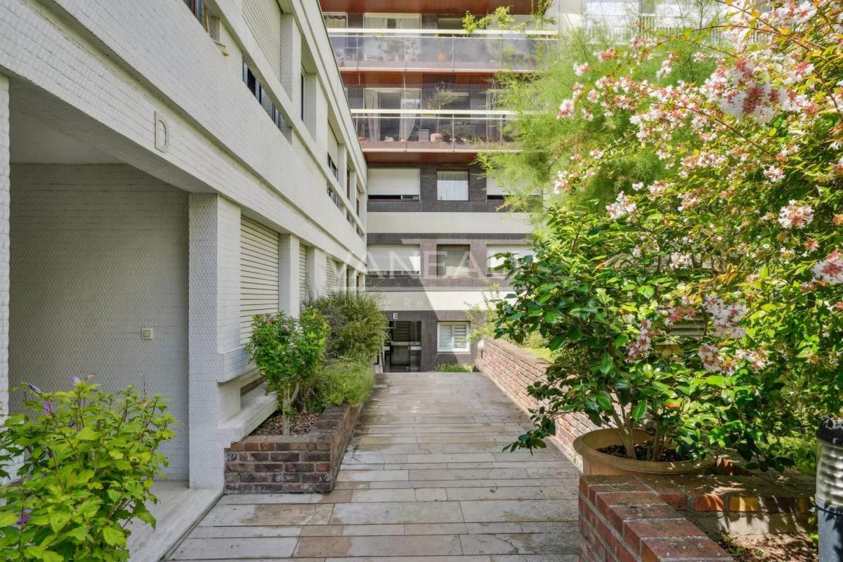 Paris XVe - Volontaires-Blomet - Appartement trois pièces avec b