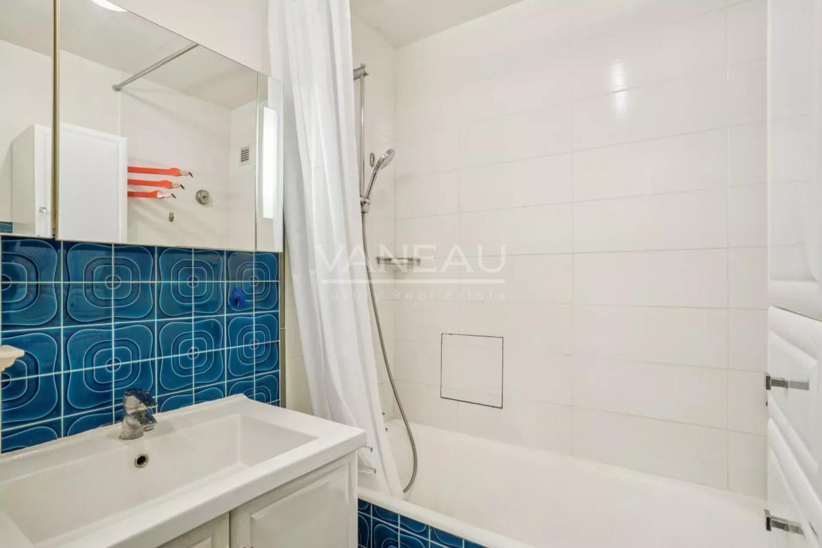 Paris XVe - Volontaires-Blomet - Appartement trois pièces avec b