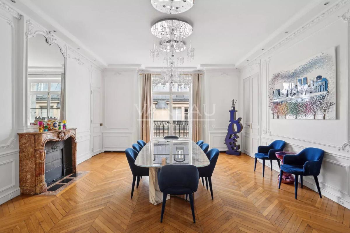 Paris XVIe - Place Victor Hugo - Magnifique appartement en derni